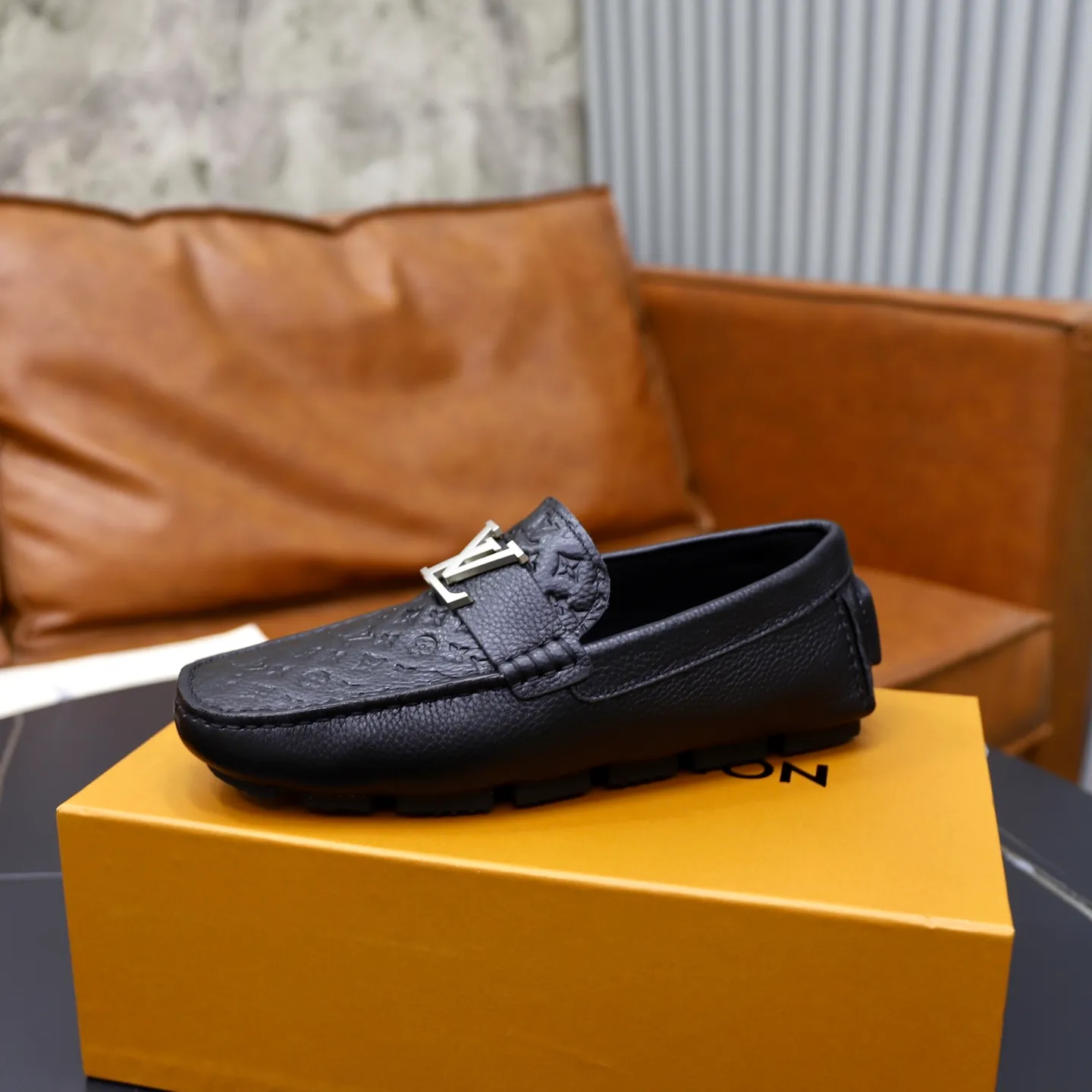 Ex-factory price: 480💰【LV】Louis Vuitton ⚠️High-end men’s driving and pedal series ⚠️38-44 (customized for 45) ⚠️All original cowhide leather! Thick and soft! Made entirely of calfskin lining! Rubber sheet anti-slip beanie sole! Three-dimensional package technology! Fashionable and classic! Handicrafts! Original high quality! Feel free to compare!